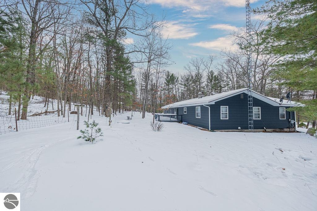 979 Rennie Lake Road