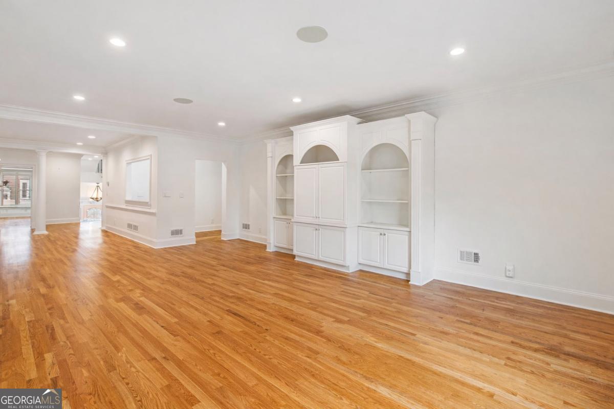 3685 Peachtree Road NE # 10