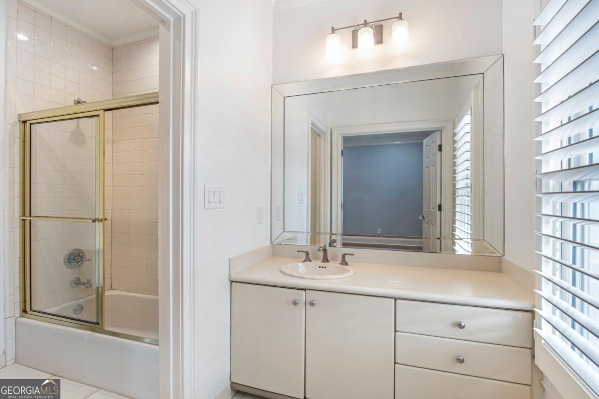 3685 Peachtree Road NE # 10