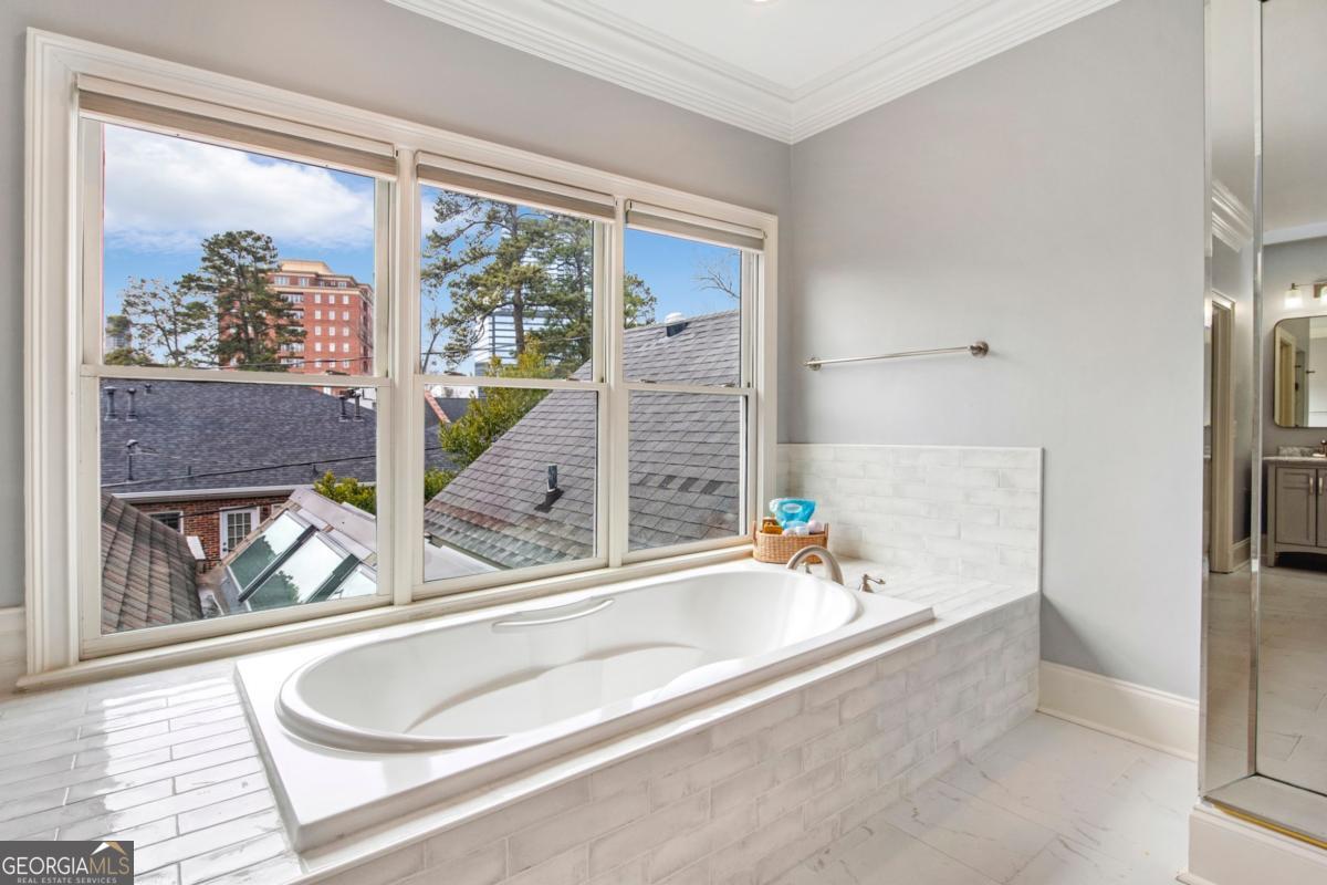 3685 Peachtree Road NE # 10