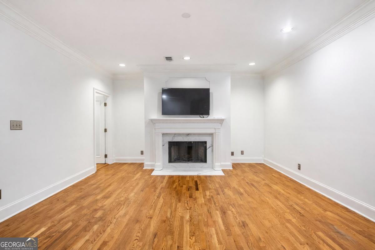 3685 Peachtree Road NE # 10
