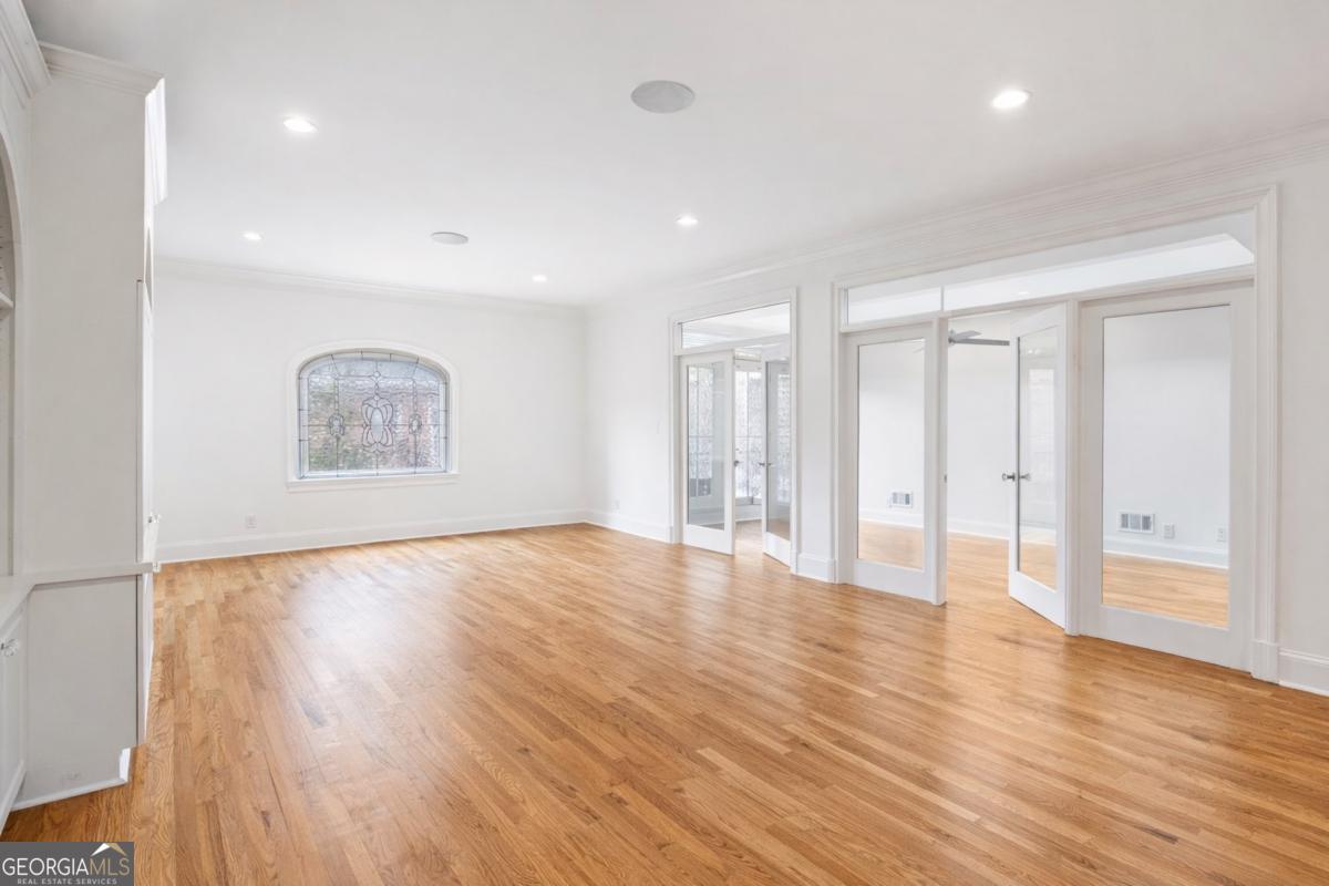 3685 Peachtree Road NE # 10