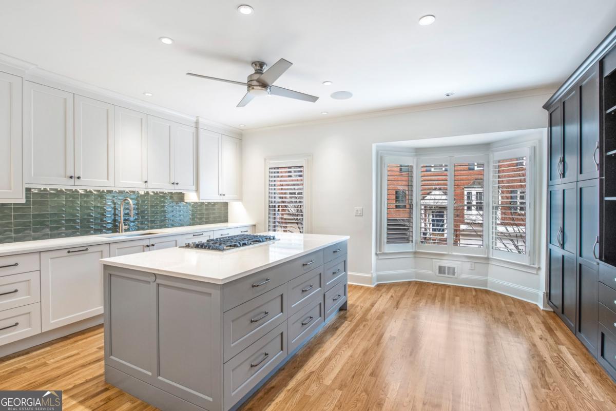 3685 Peachtree Road NE # 10