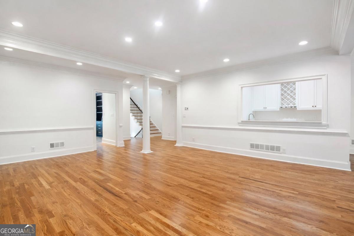 3685 Peachtree Road NE # 10