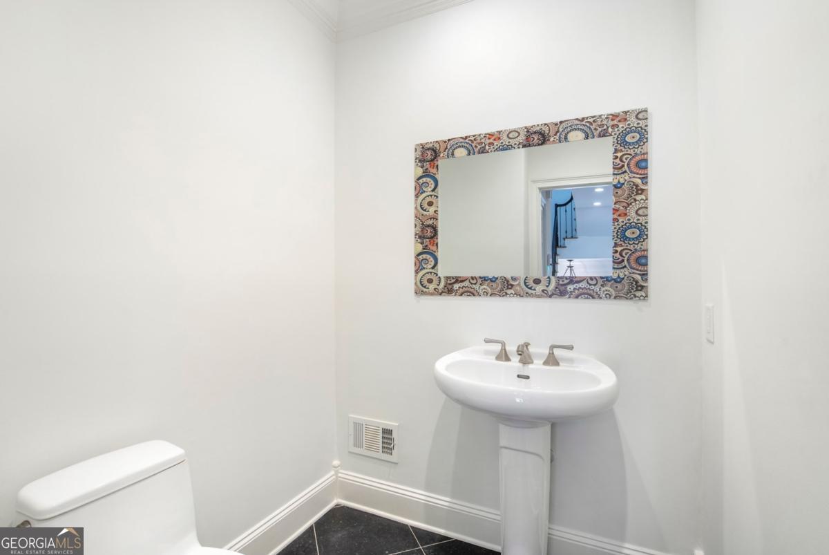 3685 Peachtree Road NE # 10