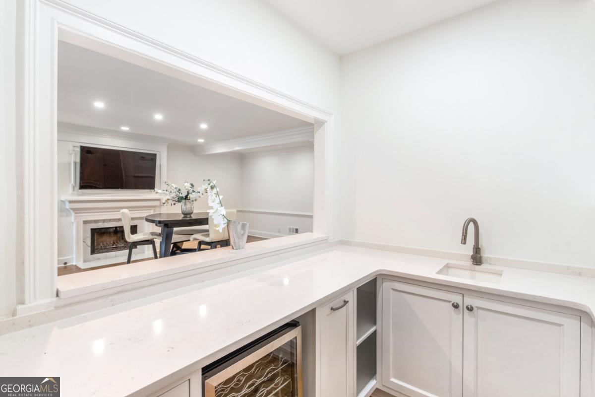 3685 Peachtree Road NE # 10