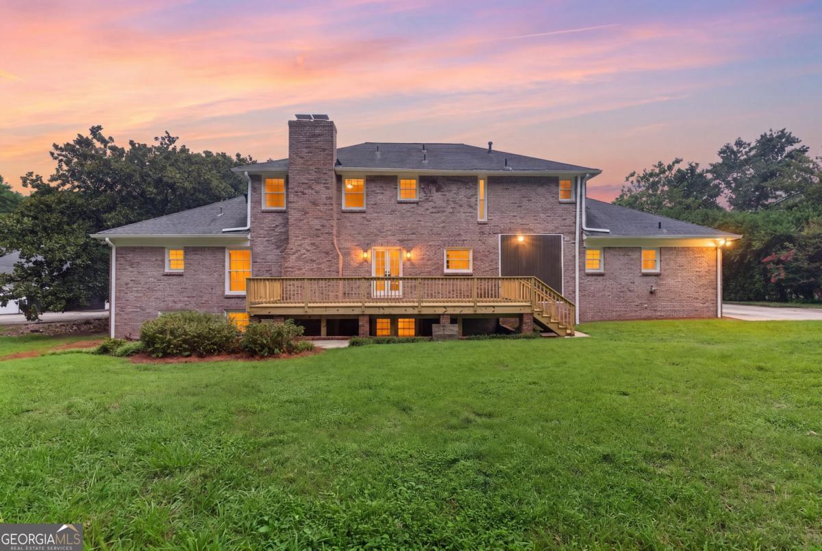 560 Hawthorne Drive