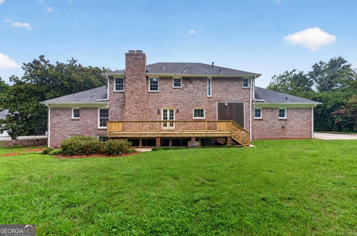 560 Hawthorne Drive