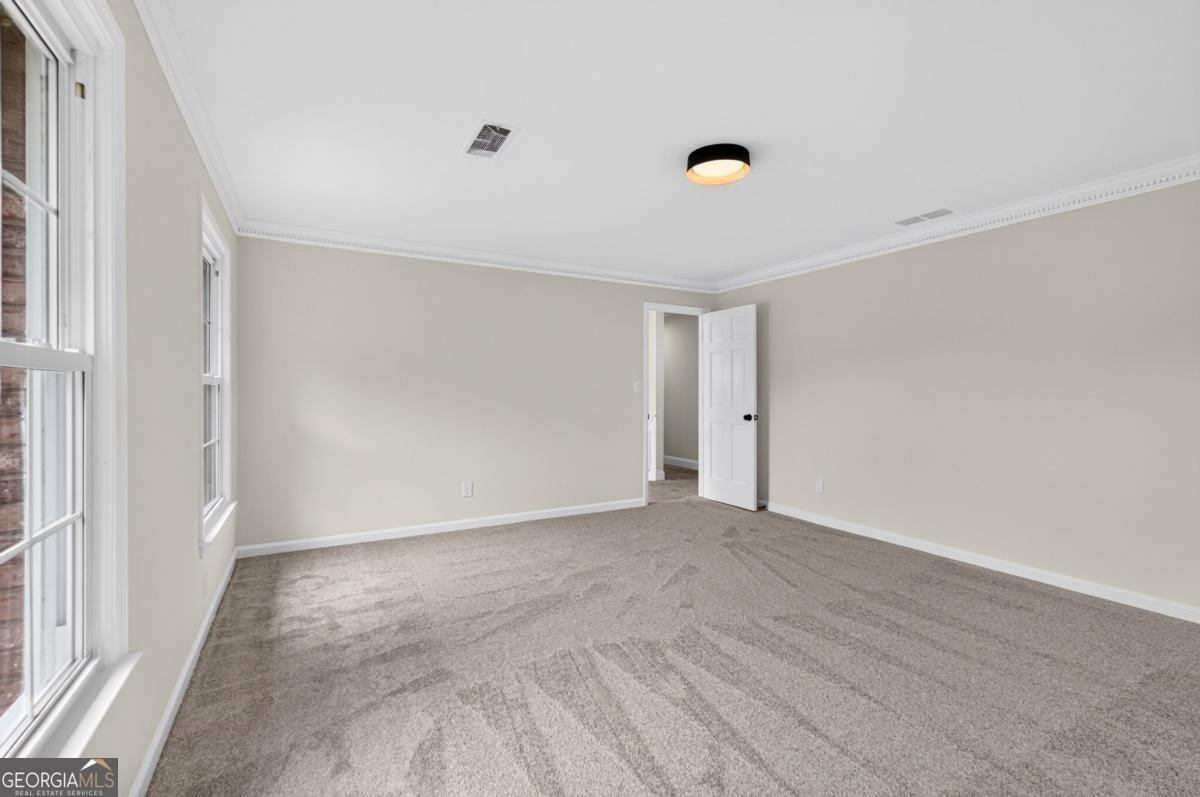 560 Hawthorne Drive