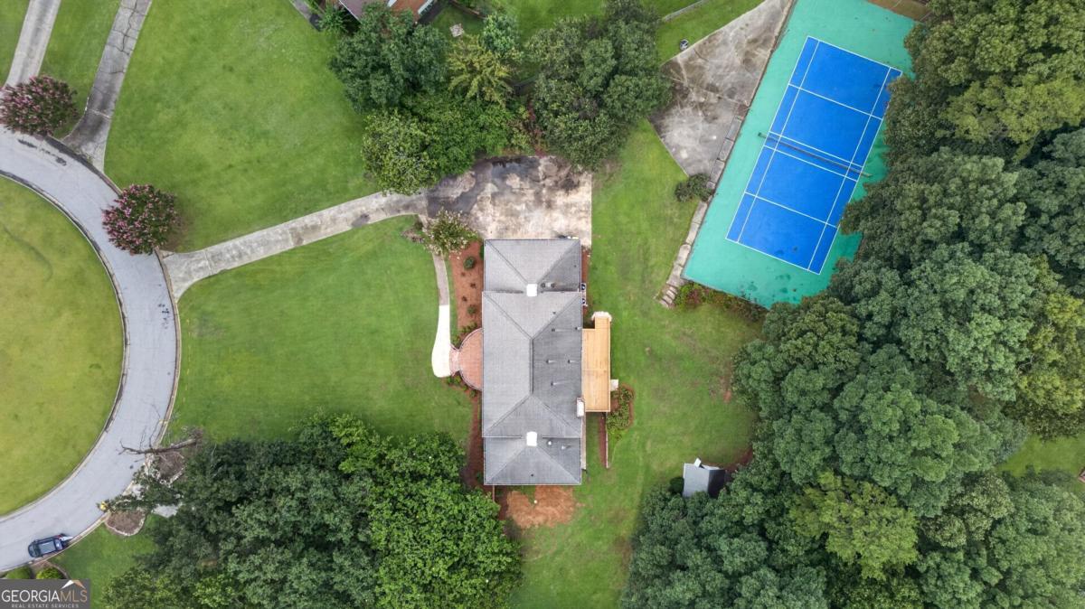 560 Hawthorne Drive