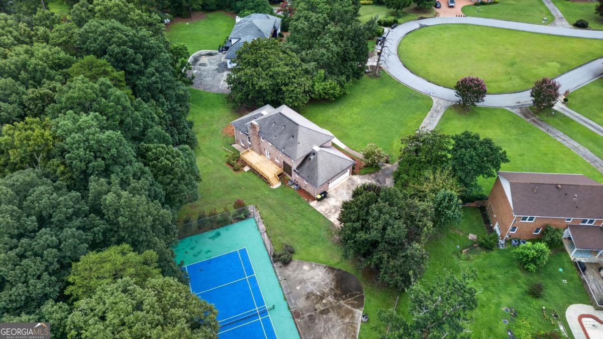 560 Hawthorne Drive