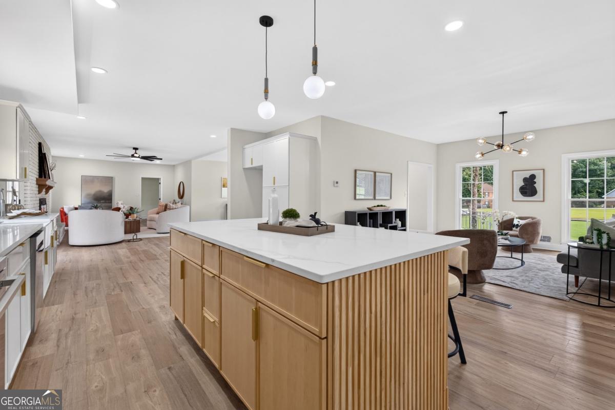 560 Hawthorne Drive