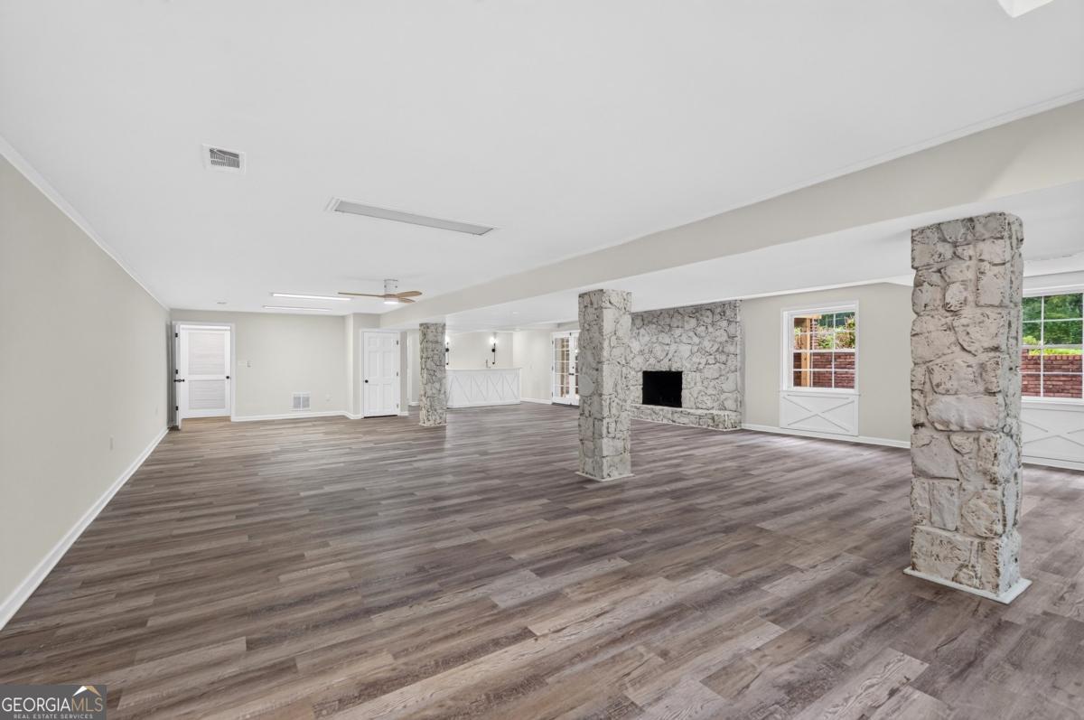 560 Hawthorne Drive