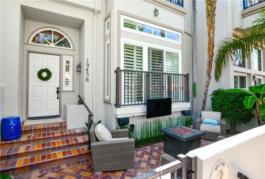 19456 Riverdale Lane