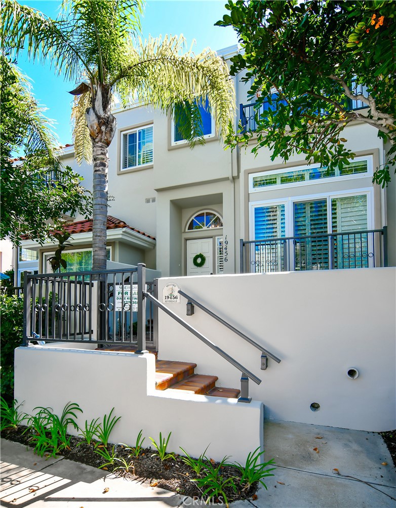 19456 Riverdale Lane