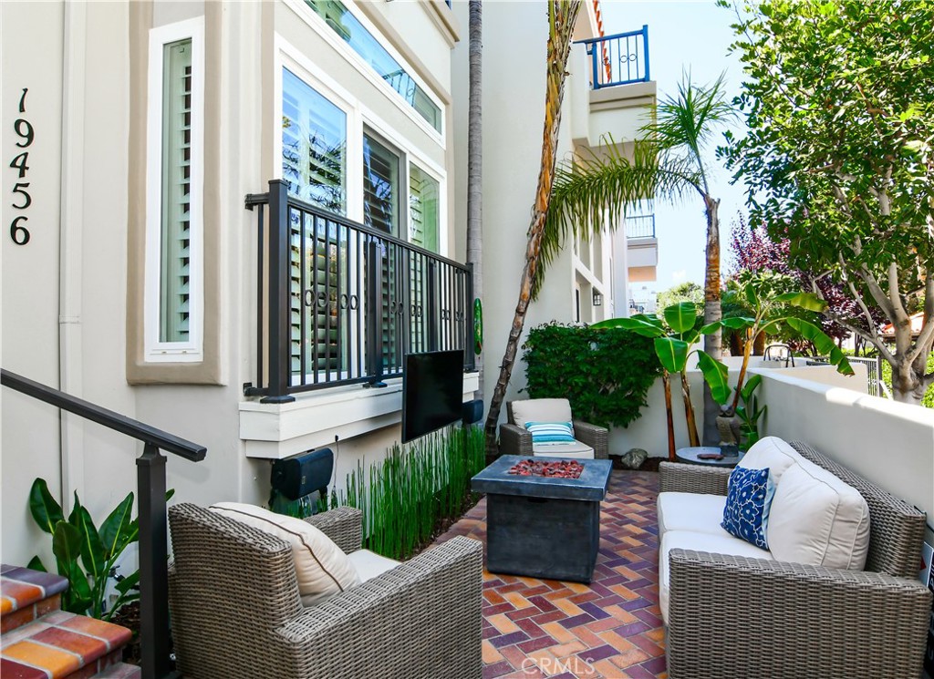 19456 Riverdale Lane