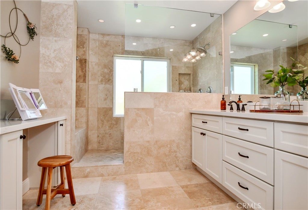 19456 Riverdale Lane