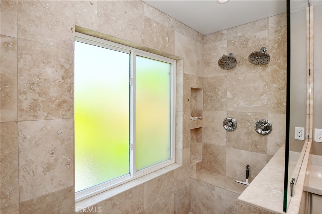 19456 Riverdale Lane