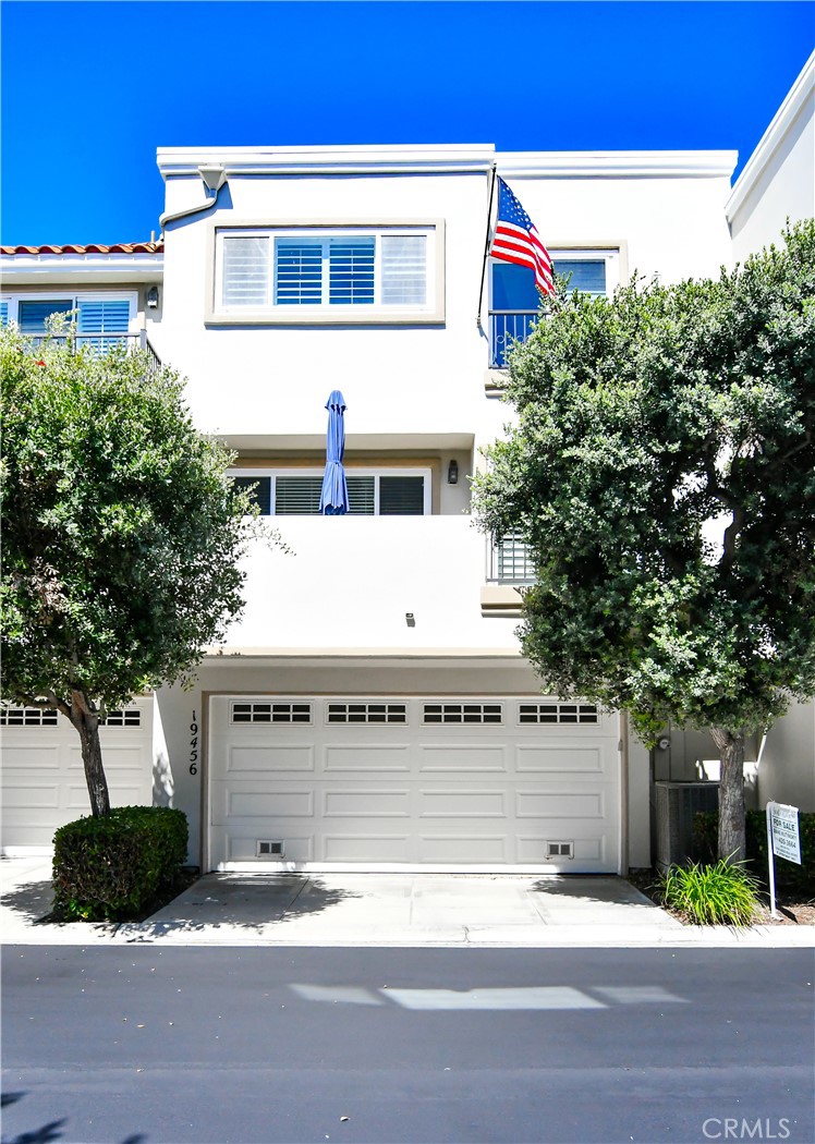 19456 Riverdale Lane