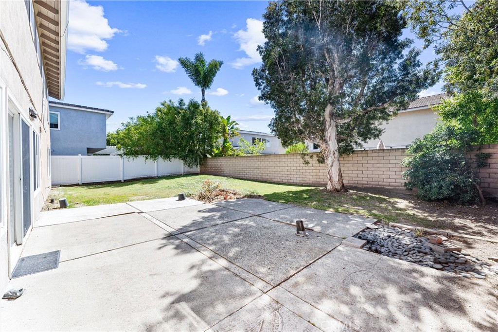 18131 Lakepoint Lane