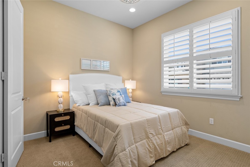 17472 Oakbluffs Lane