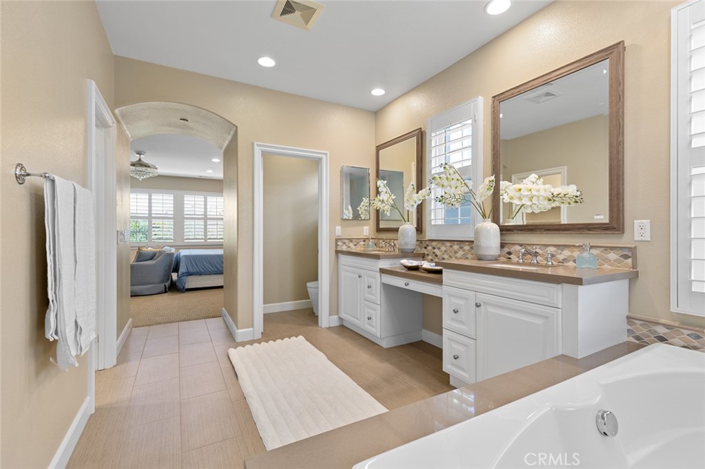 17472 Oakbluffs Lane