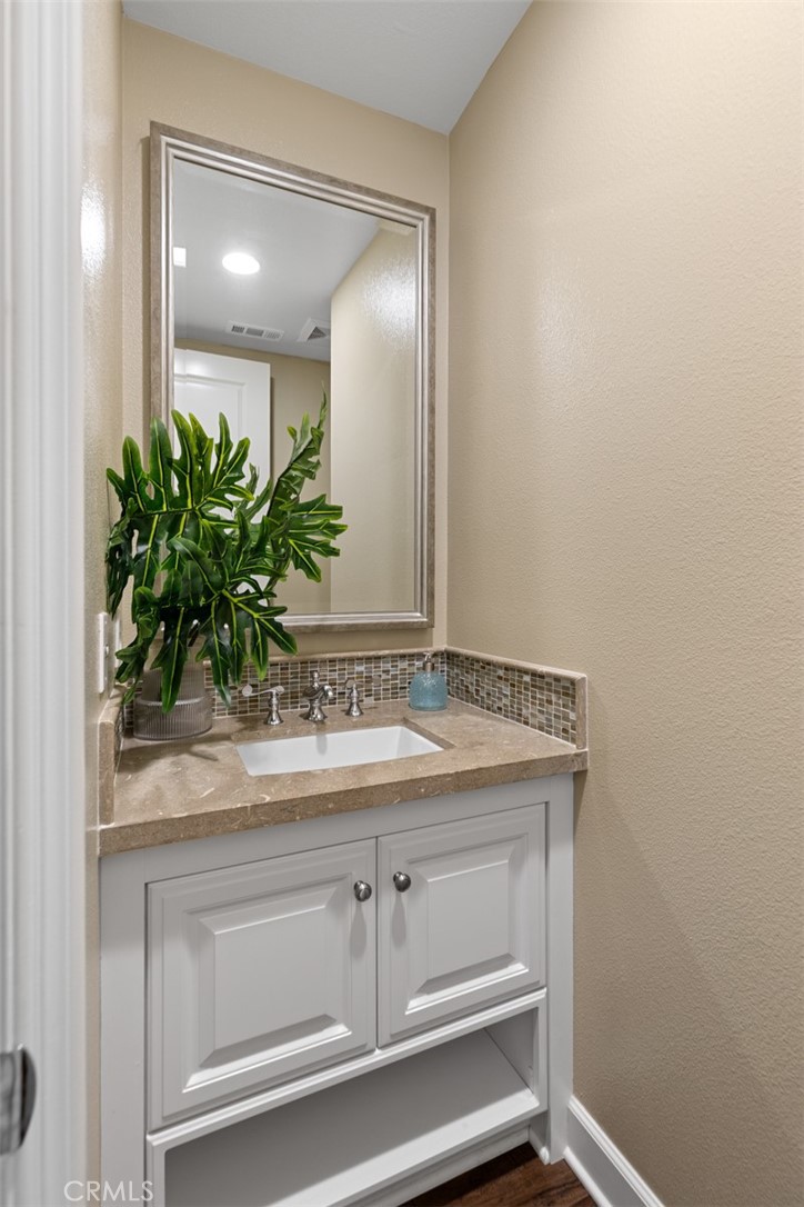 17472 Oakbluffs Lane