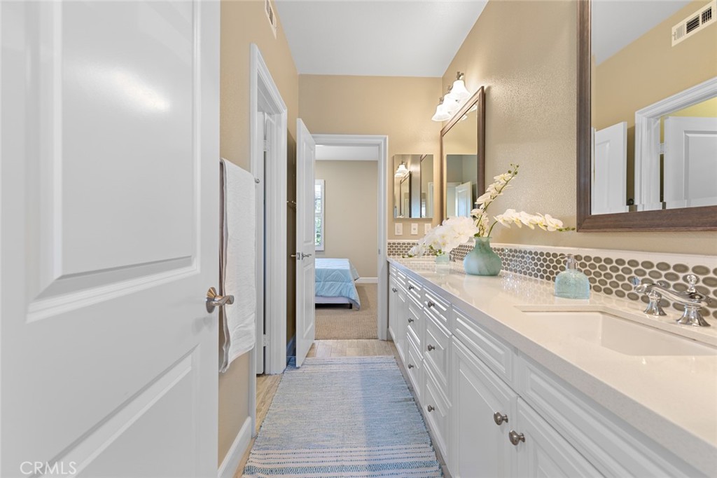 17472 Oakbluffs Lane