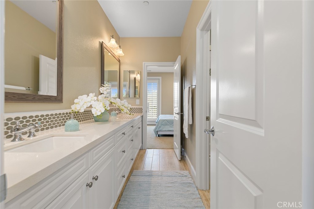 17472 Oakbluffs Lane