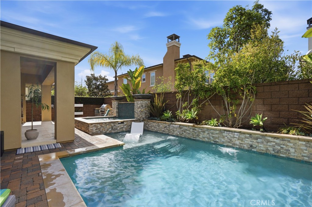 17491 Oakbluffs Lane