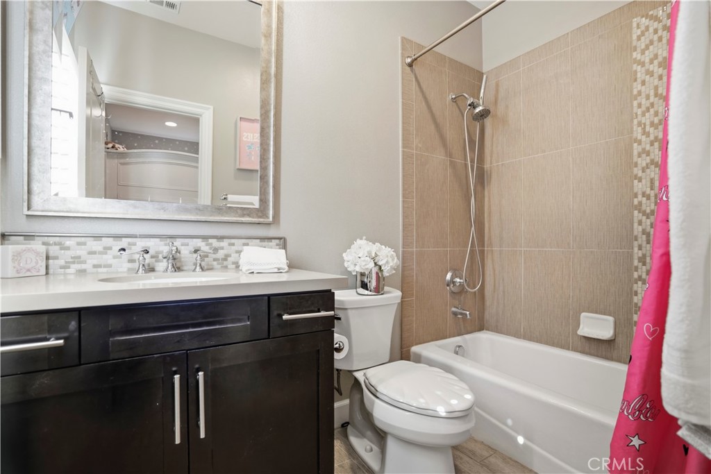 17491 Oakbluffs Lane