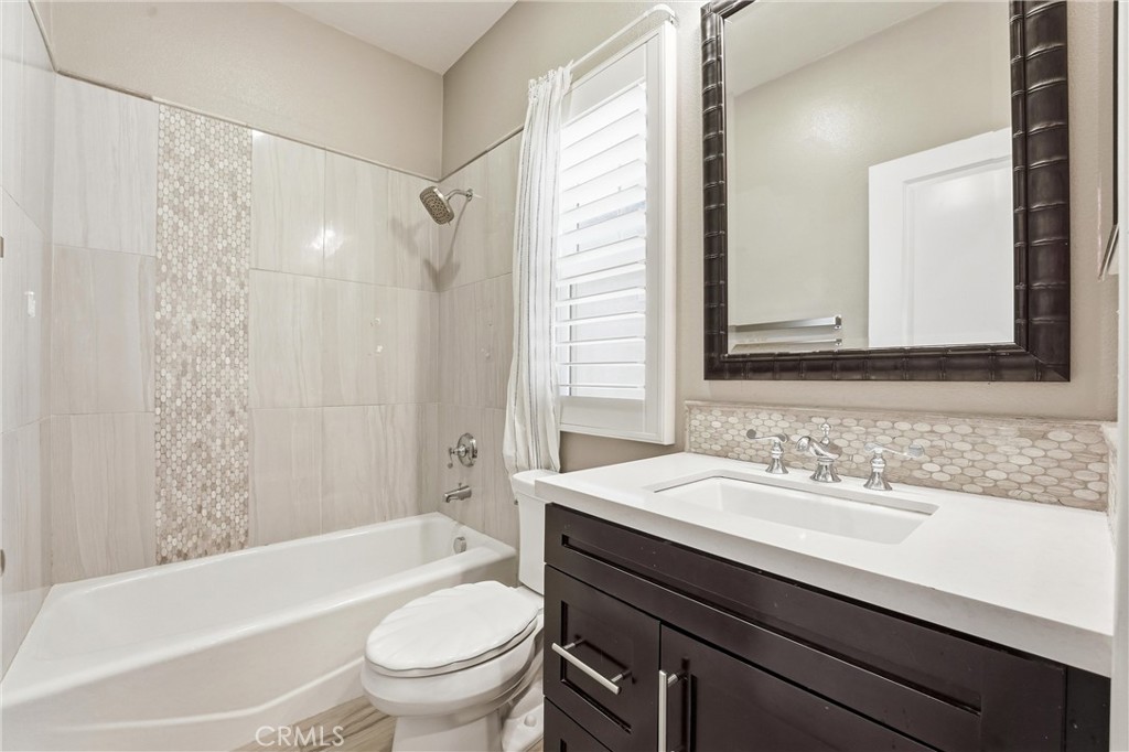 17491 Oakbluffs Lane