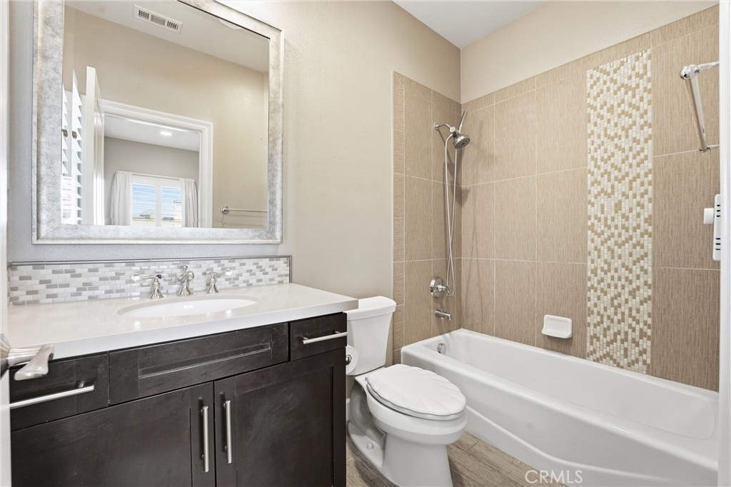 17491 Oakbluffs Lane