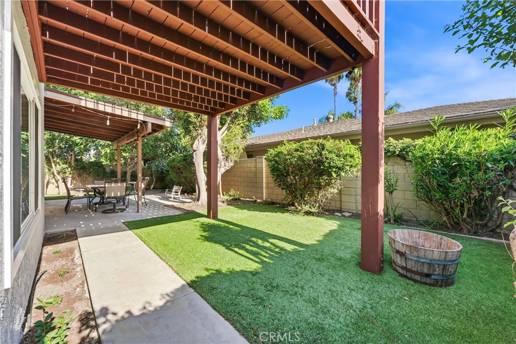 5872 Meadowbrook Drive