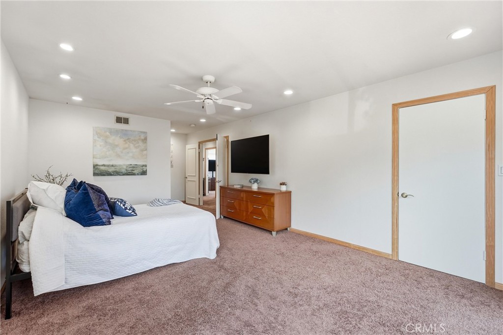 5872 Meadowbrook Drive