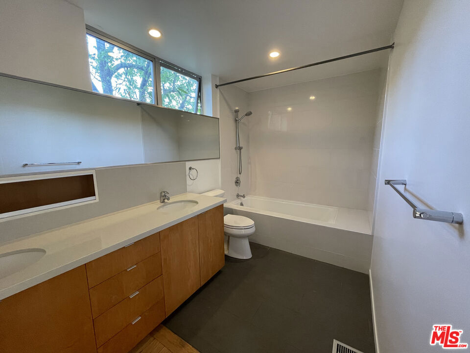 608 1/2 WESTMINSTER Avenue