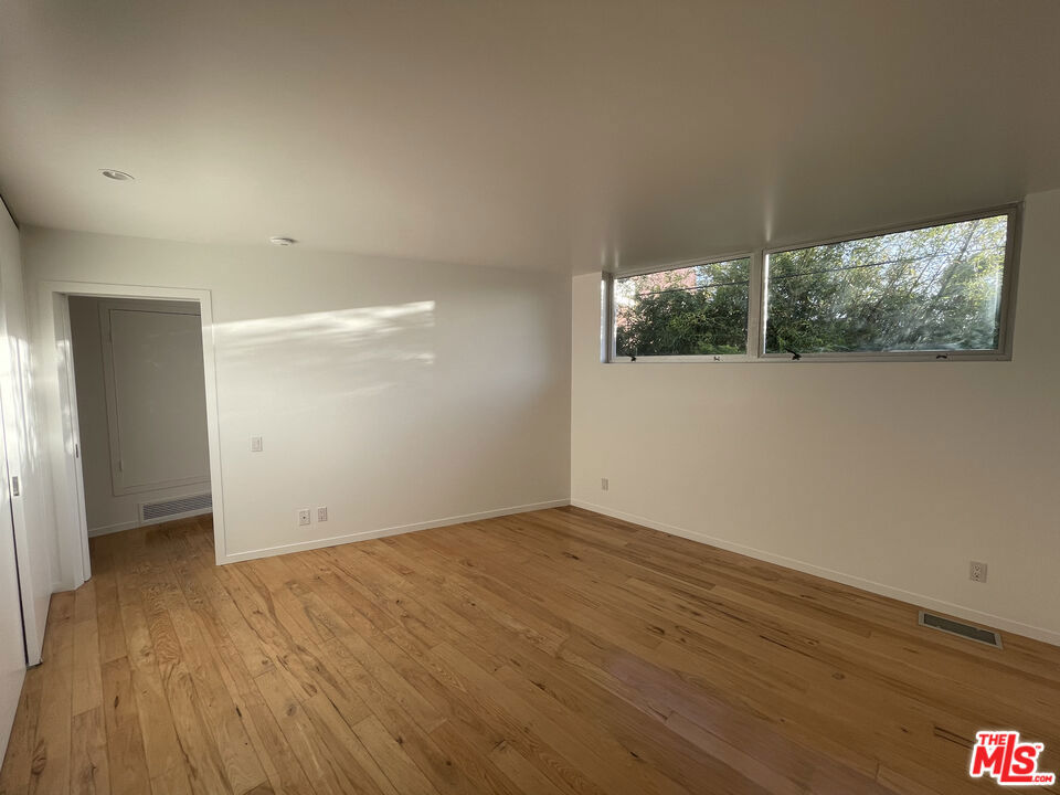 608 1/2 WESTMINSTER Avenue