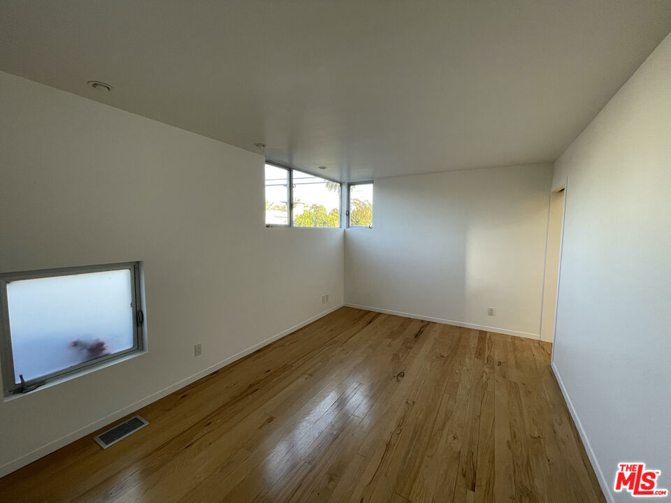 608 1/2 WESTMINSTER Avenue