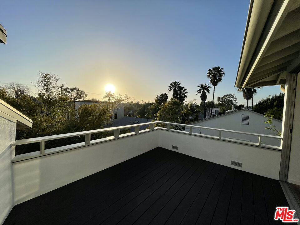 608 1/2 WESTMINSTER Avenue