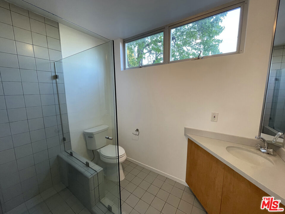 608 1/2 WESTMINSTER Avenue