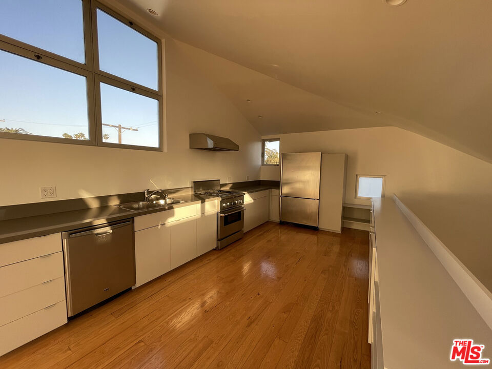 608 1/2 WESTMINSTER Avenue