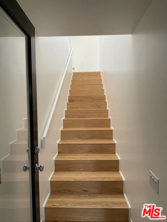 608 1/2 WESTMINSTER Avenue