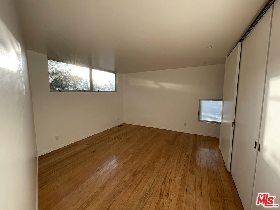 608 1/2 WESTMINSTER Avenue