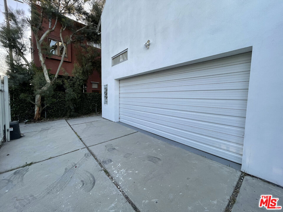 608 1/2 WESTMINSTER Avenue