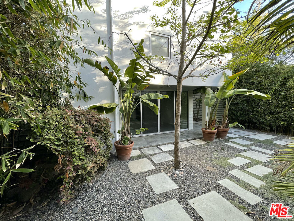 608 1/2 WESTMINSTER Avenue