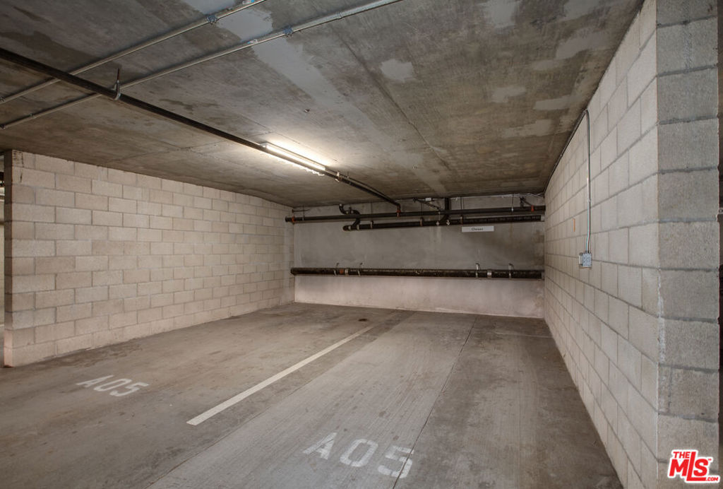 700 MAIN Street Unit: 5