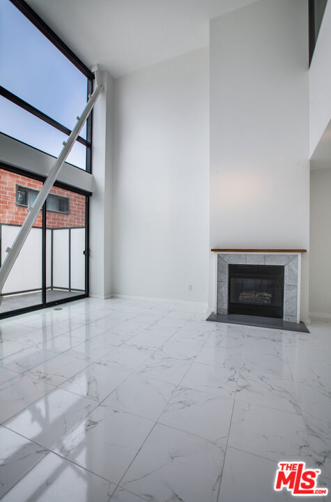 700 MAIN Street Unit: 5