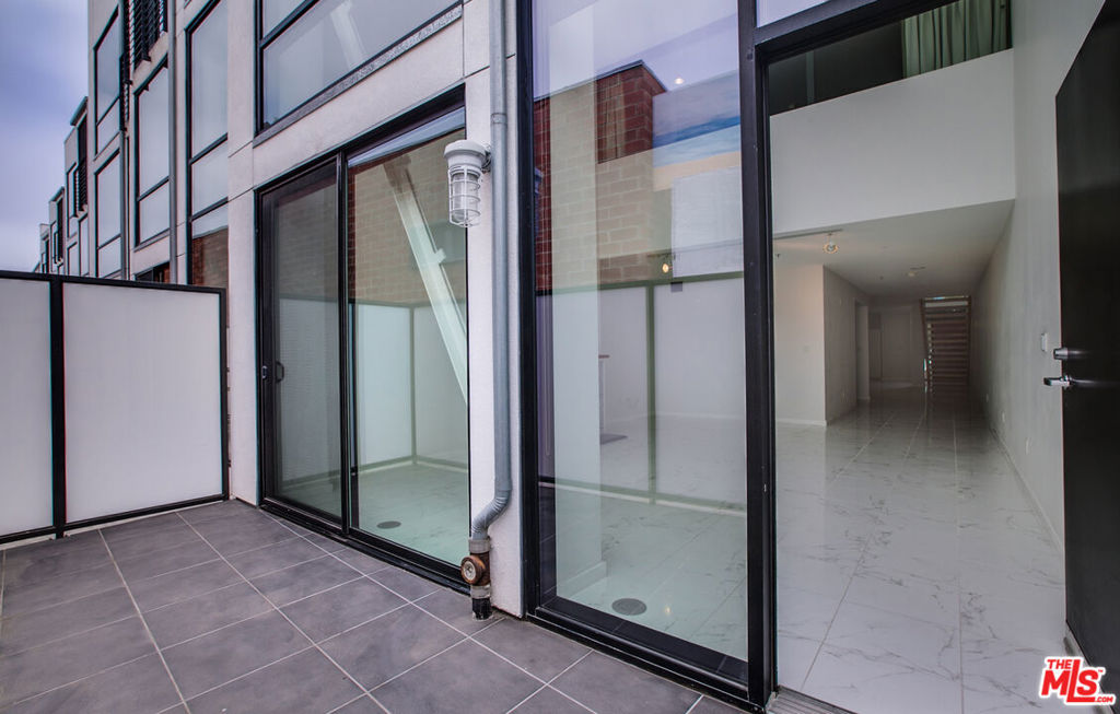 700 MAIN Street Unit: 5