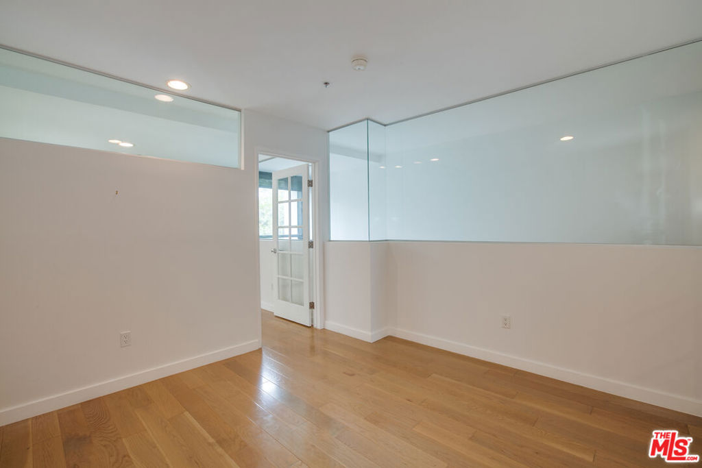 700 MAIN Street Unit: 5