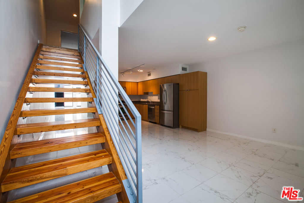 700 MAIN Street Unit: 5